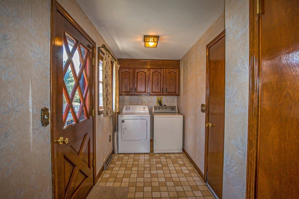 255 Basil Road Chicopee, MA 01020 - Photo 6 of 36 Gallery Image 6