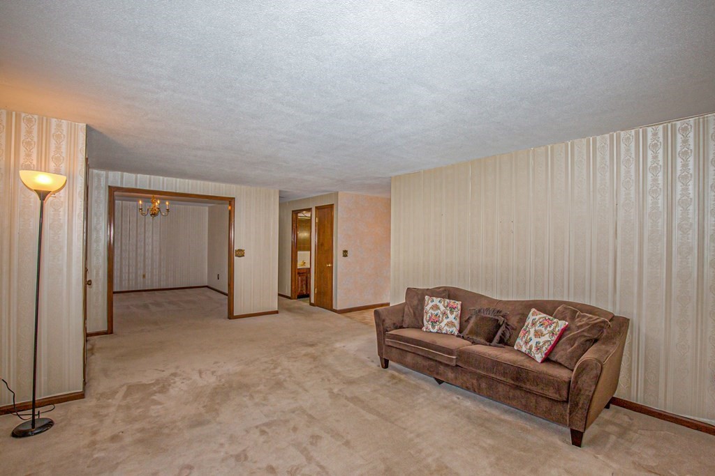 255 Basil Road Chicopee, MA 01020 - Photo 8 of 36 Gallery Image 8