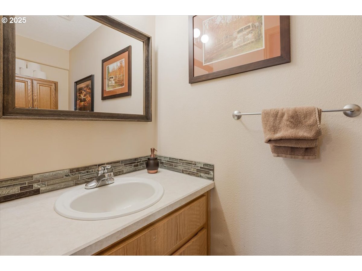 3977 Southeast Salquist Road Gresham, OR 97080 - Photo 20 of 33 a bathroom with a sink and a mirror
