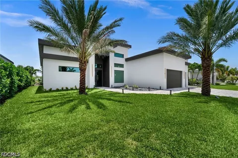 $1,150,000 | 2833 Southwest 17th Place, Cape Coral, FL 33914