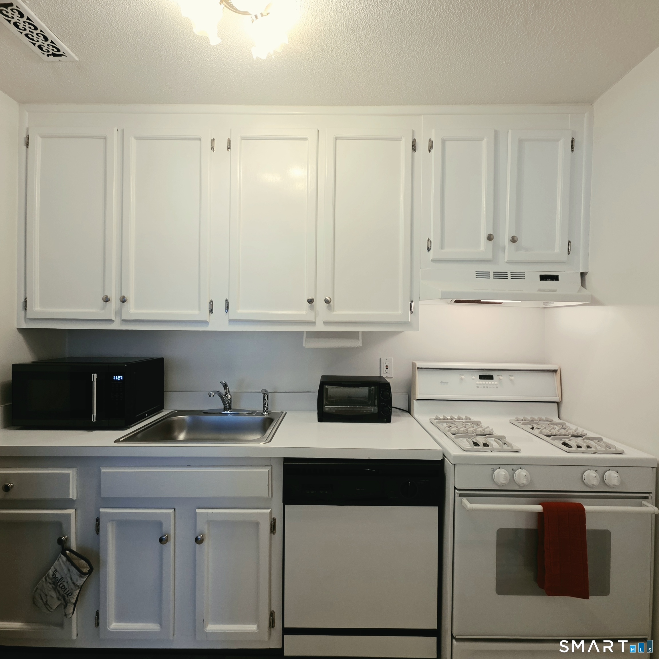7 Quince Court, Unit 7 Ridgefield, CT 06877 - Photo 8 of 20 Gallery Image 8