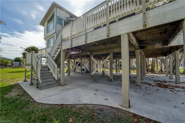 $725,000 | 405 Riverside Drive, Everglades City, FL 34139