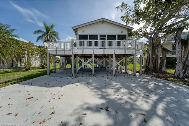 $725,000 | 405 Riverside Drive, Everglades City, FL 34139