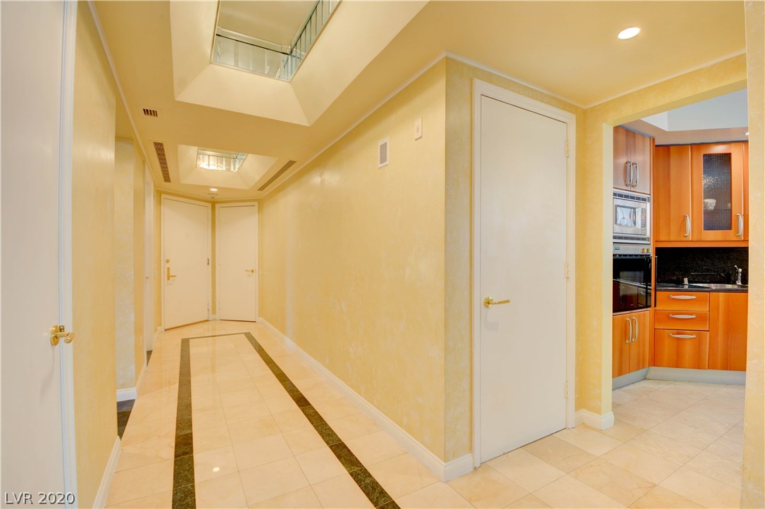 2877 Paradise Road, Unit 304 Las Vegas, NV 89109 - Photo 11 of 43
