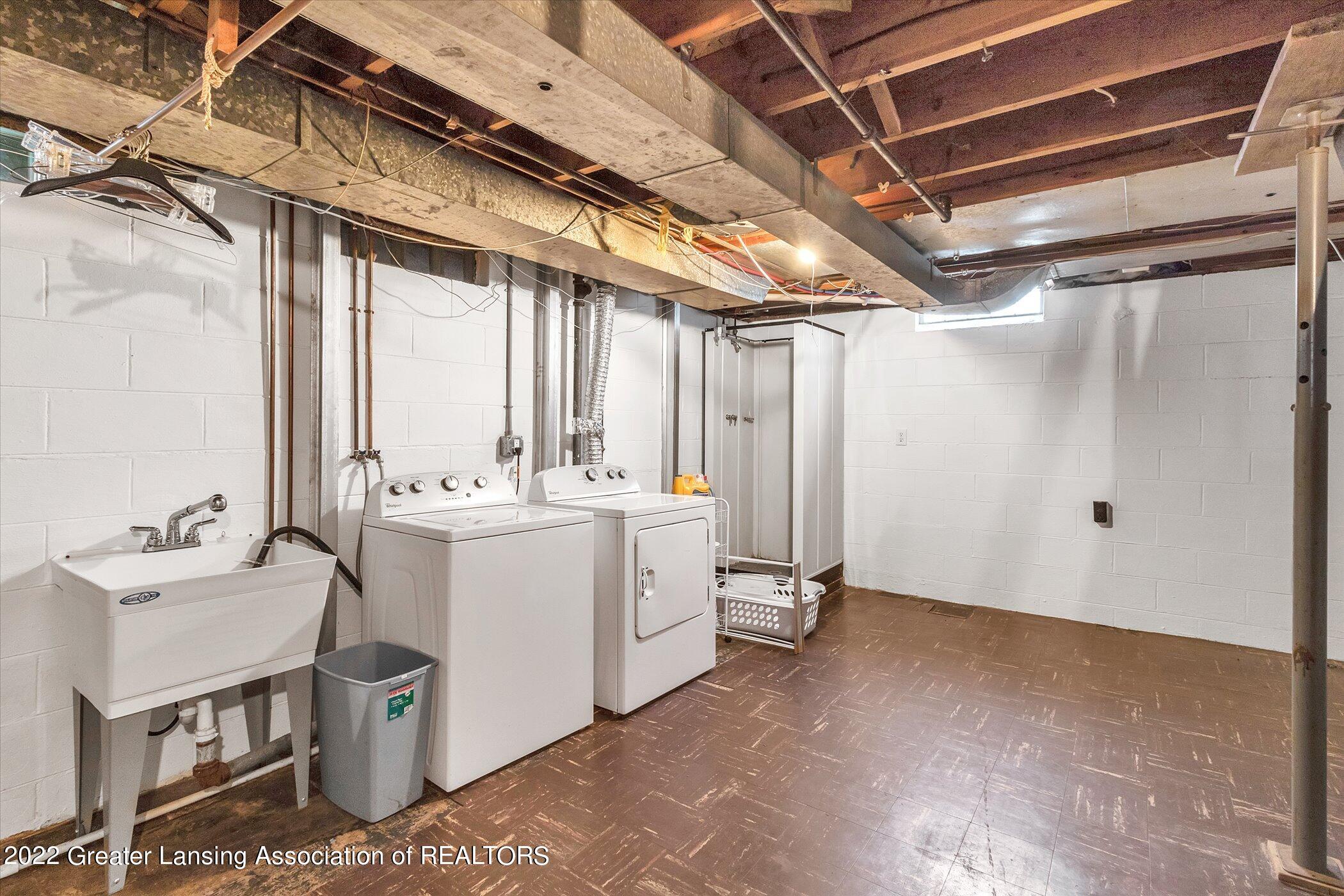 2501 Wellington Road Lansing, MI 48910 - Photo 22 of 27 Laundry area