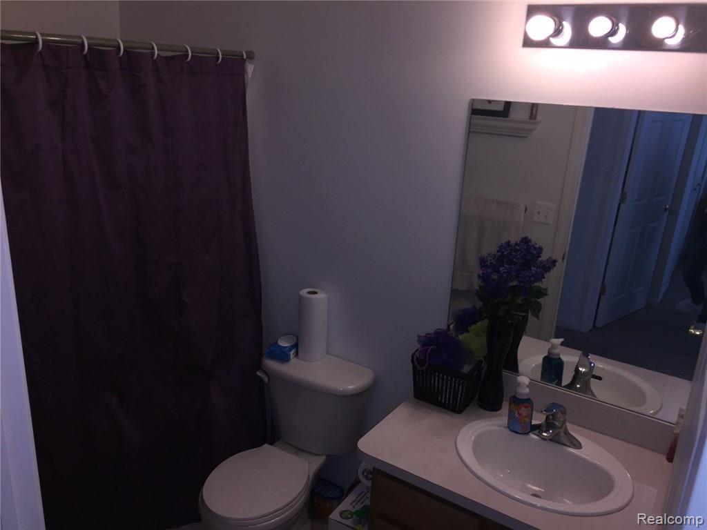 1464 Silverbrook Ridge Drive, Unit 33 Walled Lake, MI 48390 - Photo 8 of 11