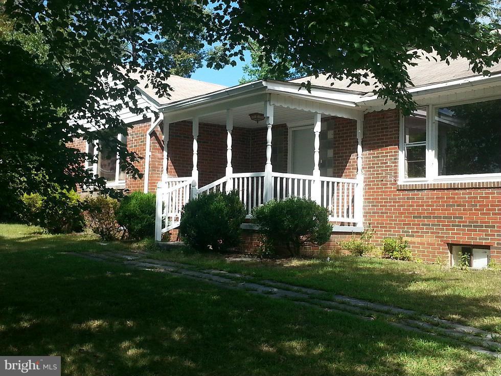 17521 Barron Heights Road Dumfries, VA 22025 - Photo 1 of 7 Exterior (Front)