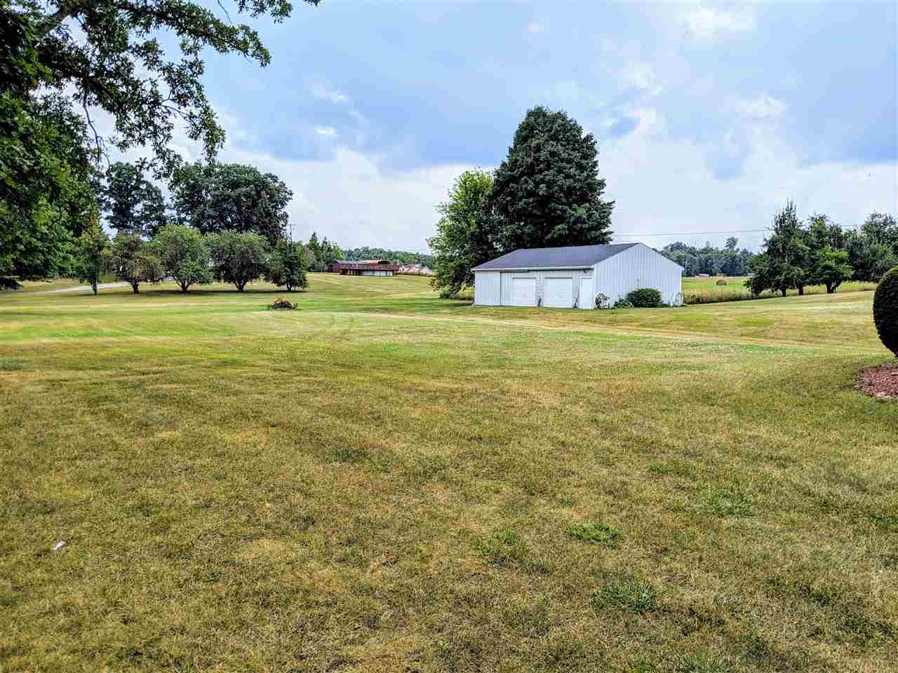 1998 East Bennington Road Owosso, MI 48867 - Photo 15 of 19 31390788-14.JPG