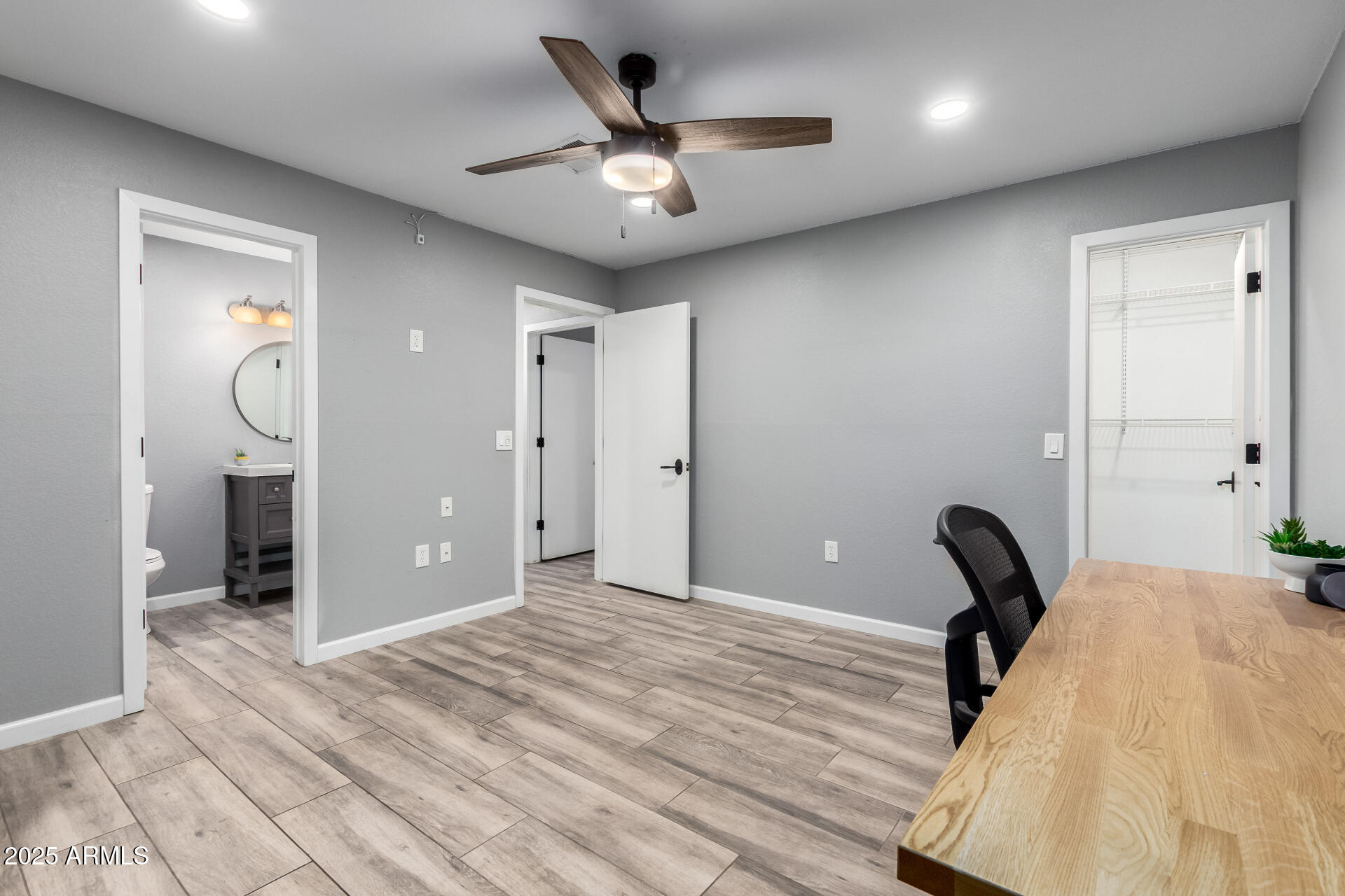 1534 East Mineral Road Gilbert, AZ 85234 - Photo 23 of 48 Dual Owner's Suites (2)