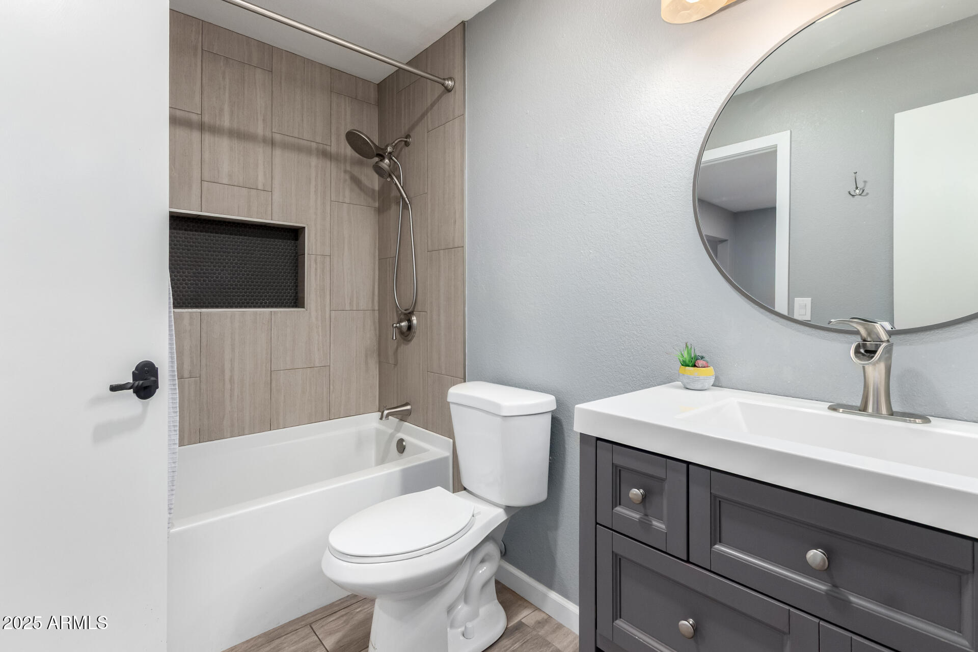 1534 East Mineral Road Gilbert, AZ 85234 - Photo 5 of 48 Updated Bathrooms