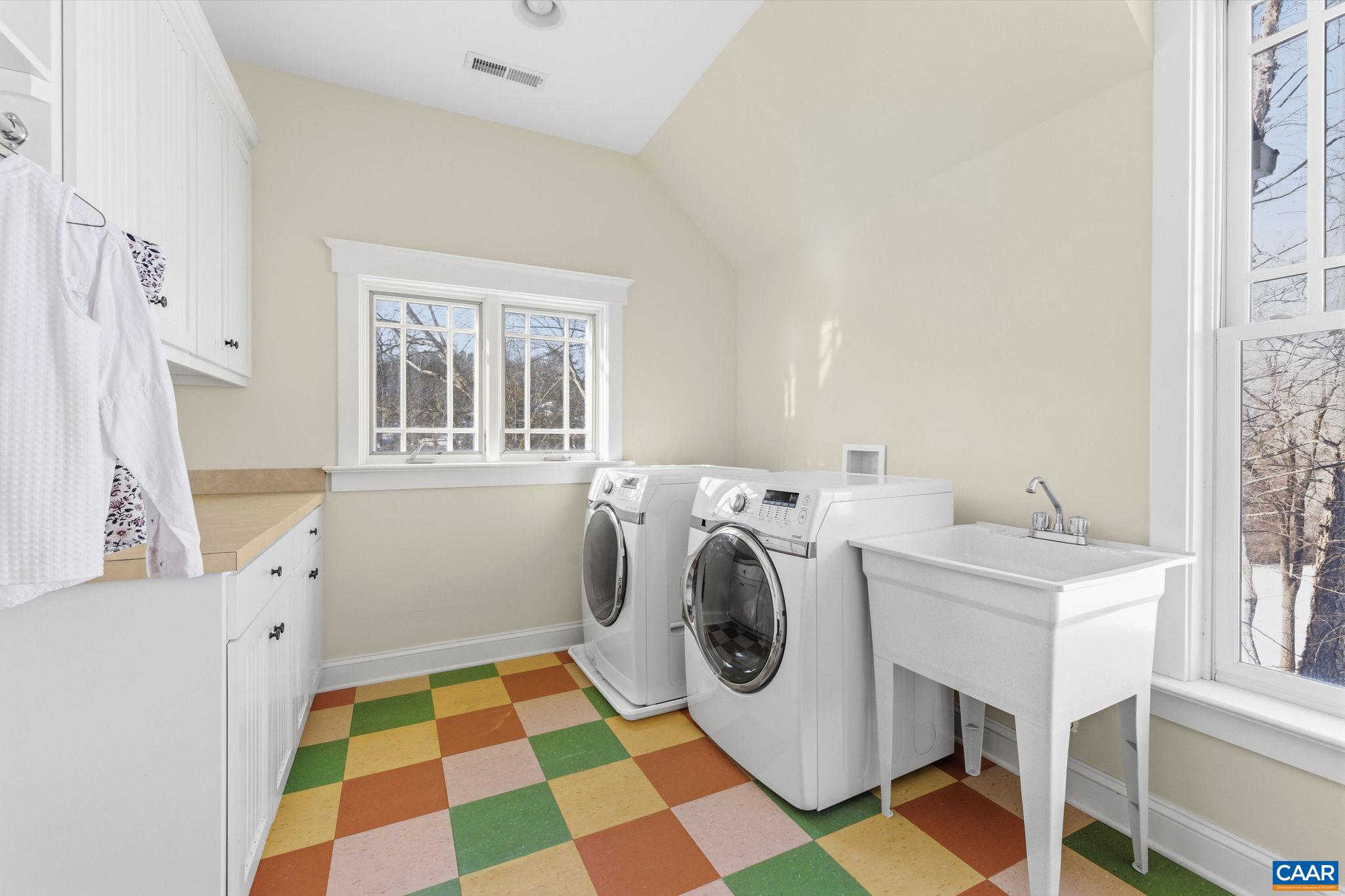 3135 Rocks Farm Court Charlottesville, VA 22903 - Photo 43 of 75 a utility room with dryer and washer