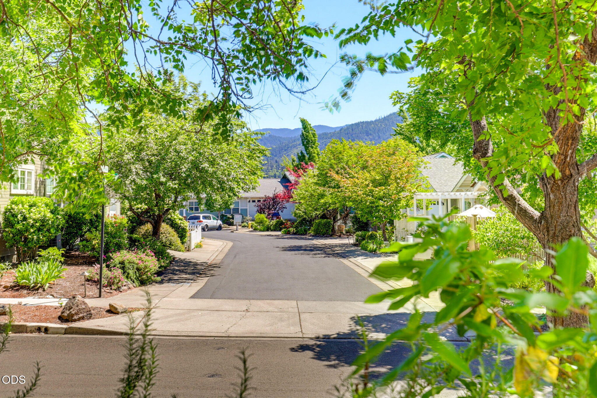 832 Pavilion Place Ashland, OR 97520 - Photo 14 of 38