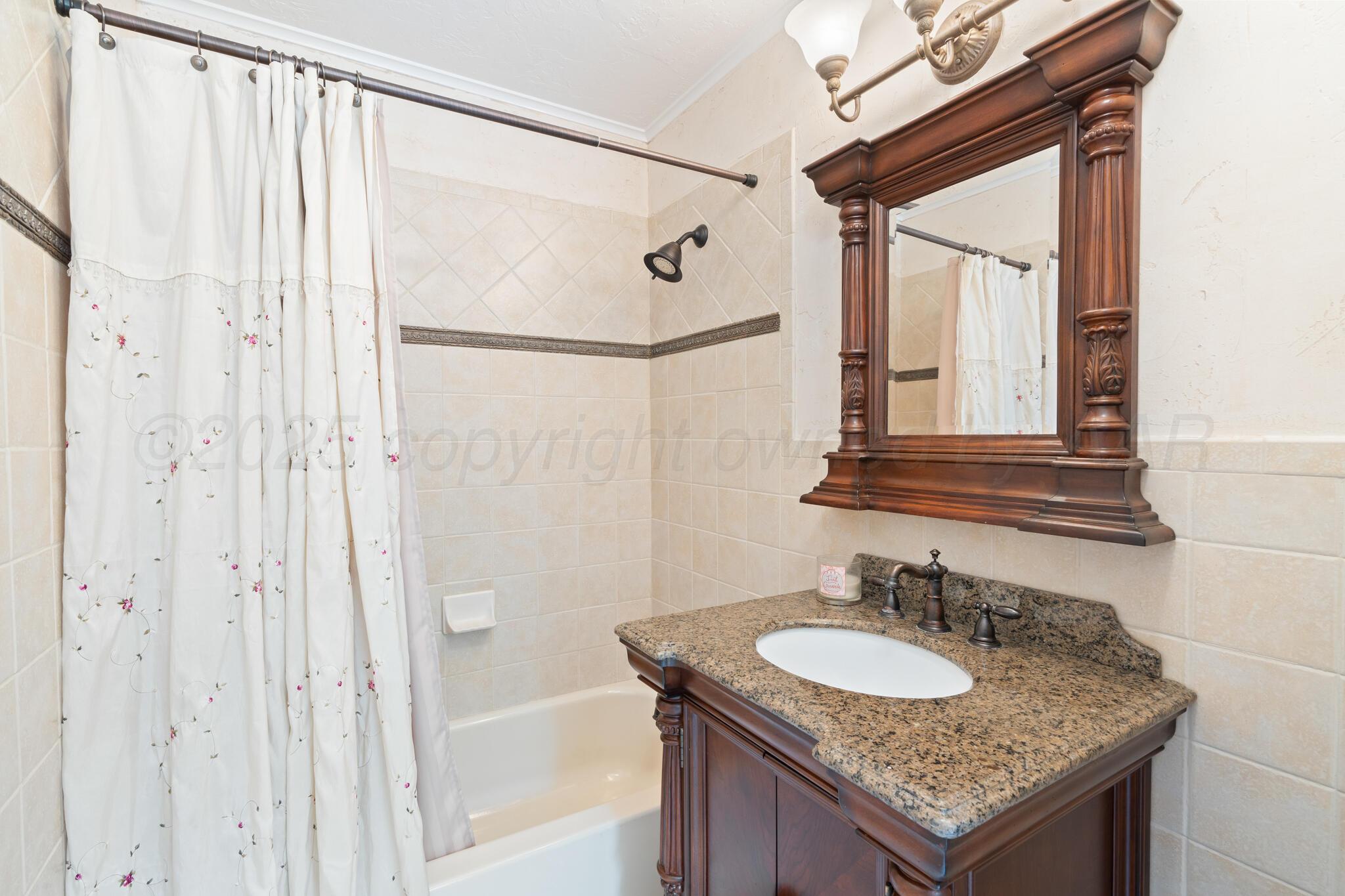 3211 Bowie Street Amarillo, TX 79109 - Photo 14 of 41 5th bdrm bath