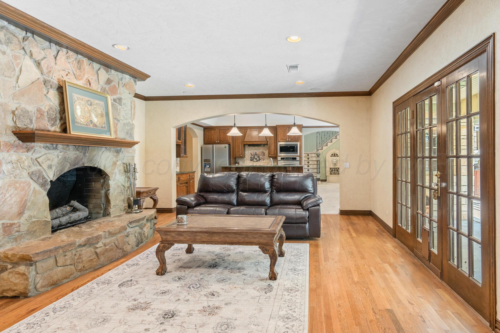 3211 Bowie Street Amarillo, TX 79109 - Photo 24 of 41 living room