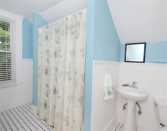 62 Albemarle Road Waltham, MA 02452 - Photo 17 of 23 Gallery Image 17