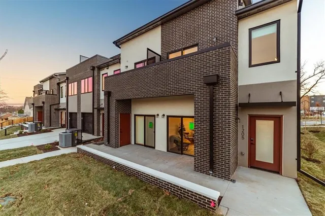 $499,000 | 1209 East 29th Street, Kansas City, MO 64109