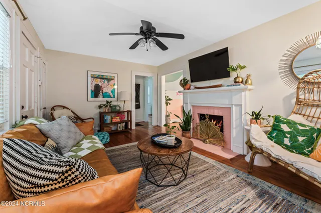 $2,150 | 1900 Bridges Street, Morehead City, NC 28557