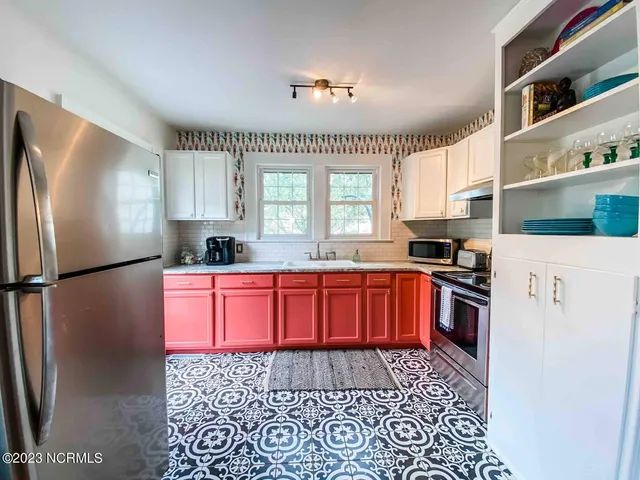 $2,150 | 1900 Bridges Street, Morehead City, NC 28557