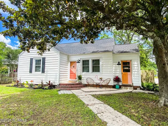$2,150 | 1900 Bridges Street, Morehead City, NC 28557