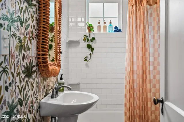 $2,150 | 1900 Bridges Street, Morehead City, NC 28557