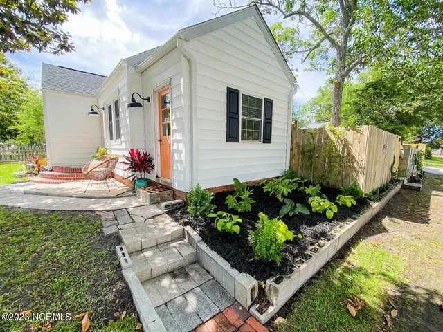 $2,150 | 1900 Bridges Street, Morehead City, NC 28557