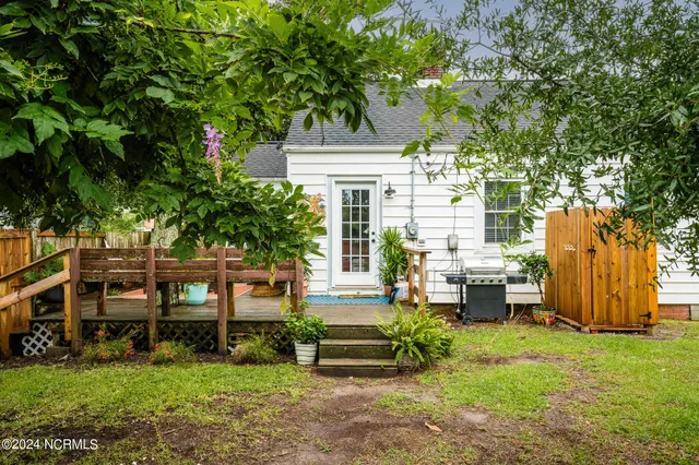 $2,150 | 1900 Bridges Street, Morehead City, NC 28557