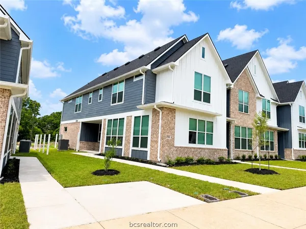 $2,800 | 2156 Big River Street, College Station, TX 77840