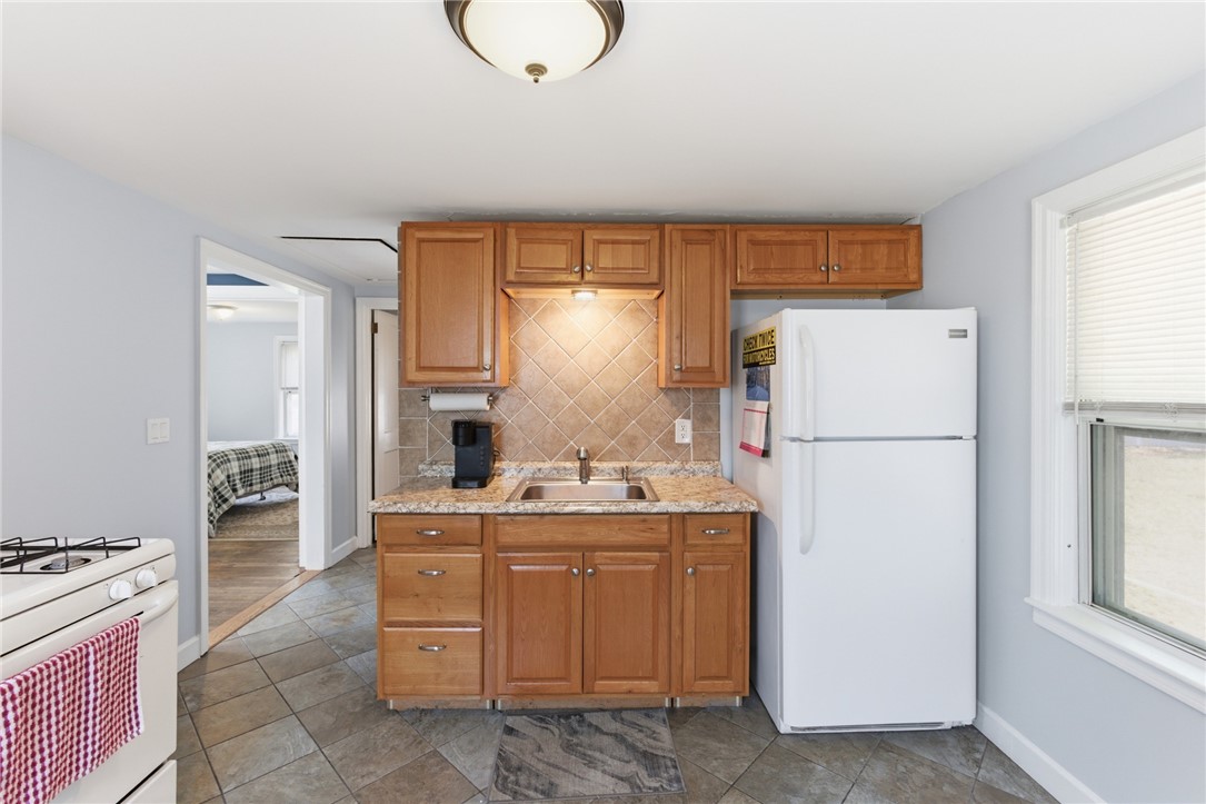 53 Norfolk Road Warwick, RI 02886 - Photo 13 of 31 Gallery Image 13