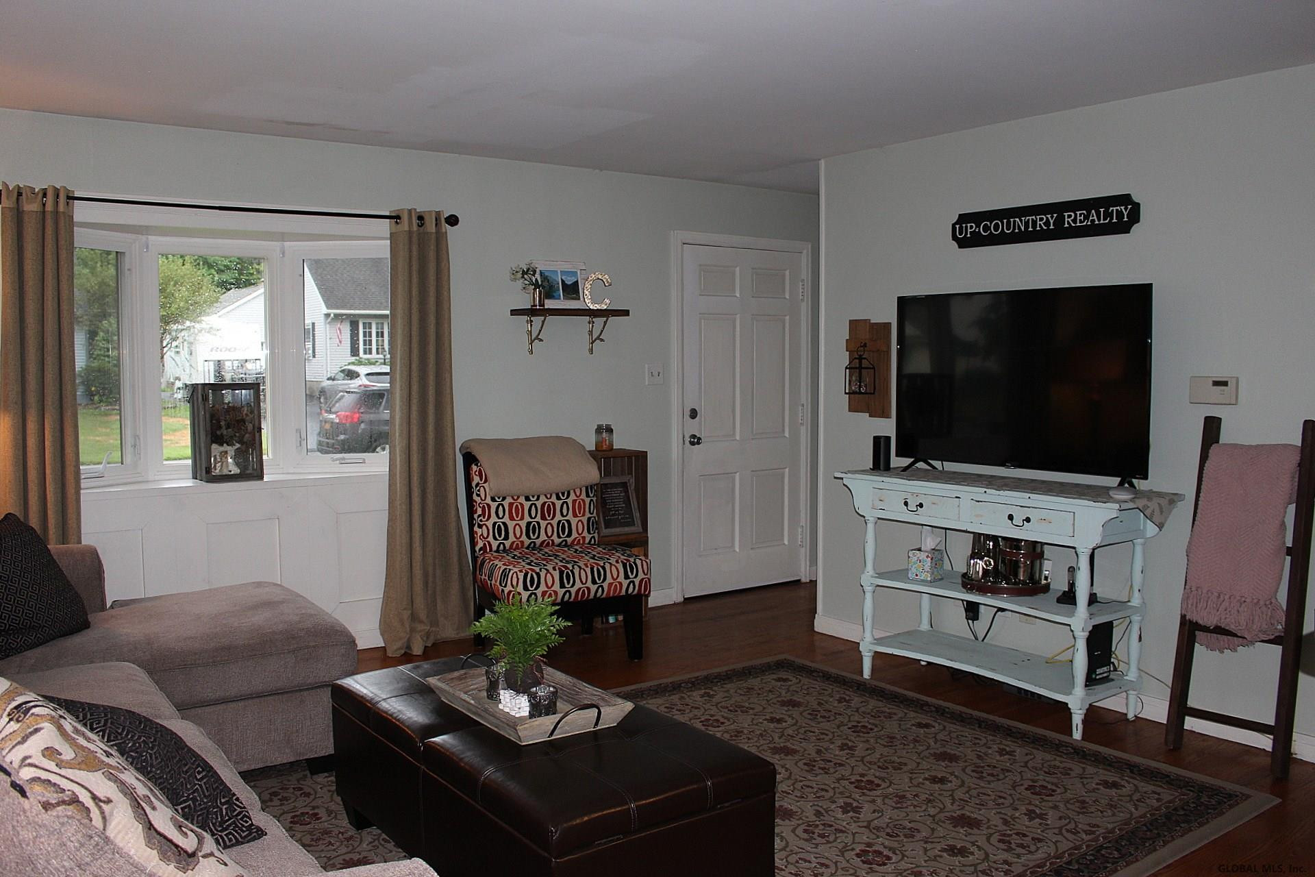 11 Wellington Road Bethlehem, NY 12054 - Photo 4 of 30 Photo 4