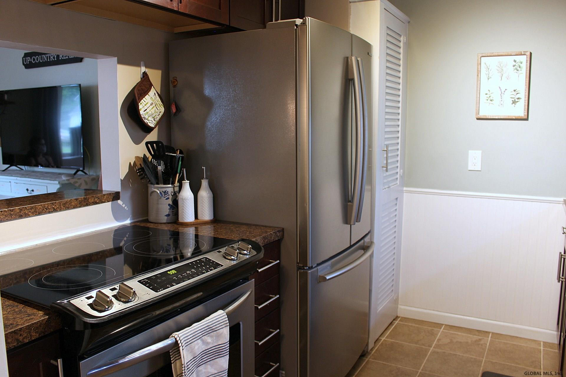 11 Wellington Road Bethlehem, NY 12054 - Photo 7 of 30 Photo 7