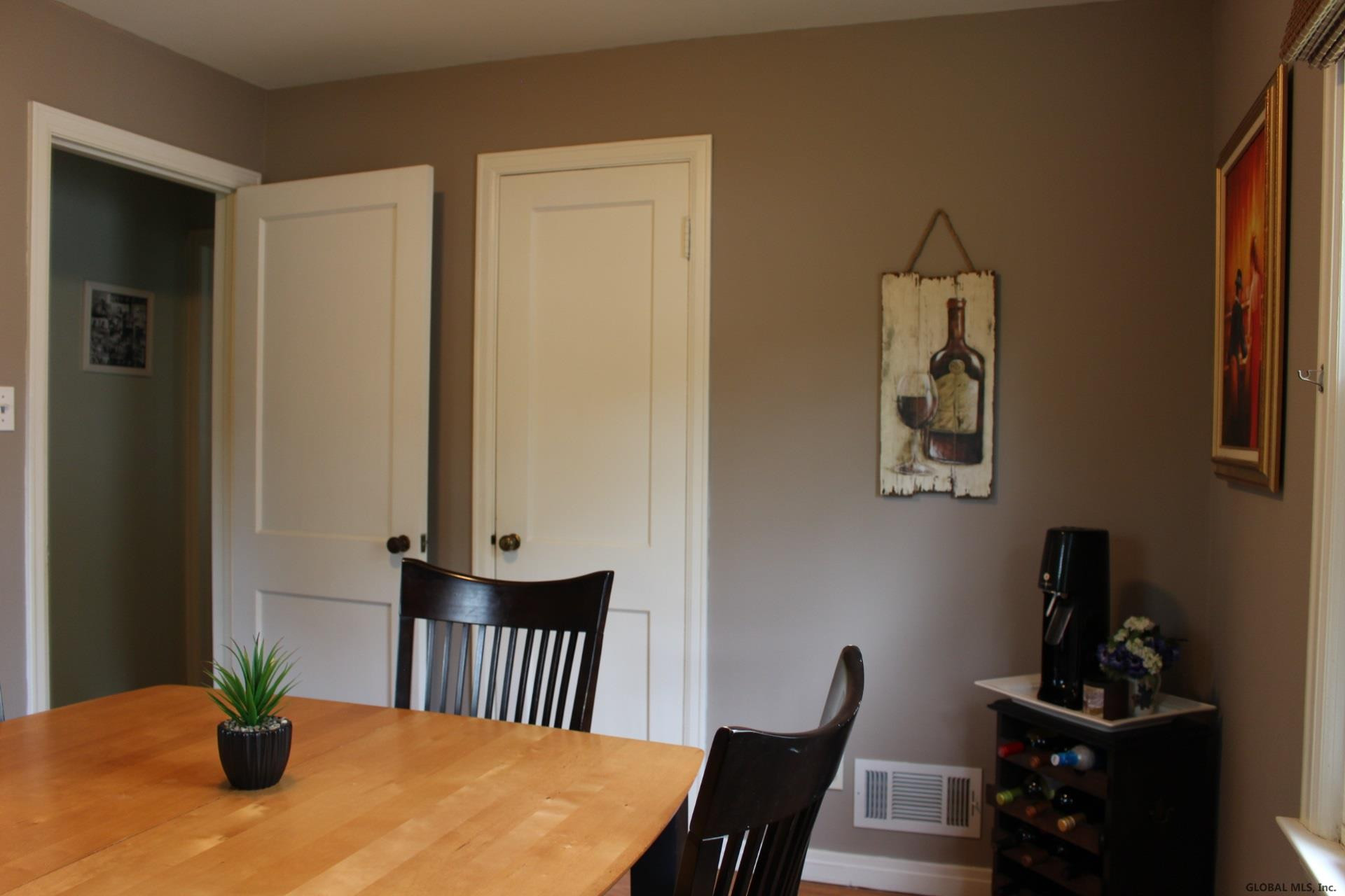 11 Wellington Road Bethlehem, NY 12054 - Photo 9 of 30 Photo 9