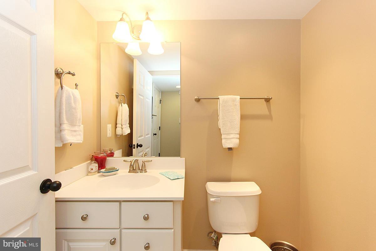 802 West Glebe Road Alexandria, VA 22305 - Photo 4 of 22 Bath