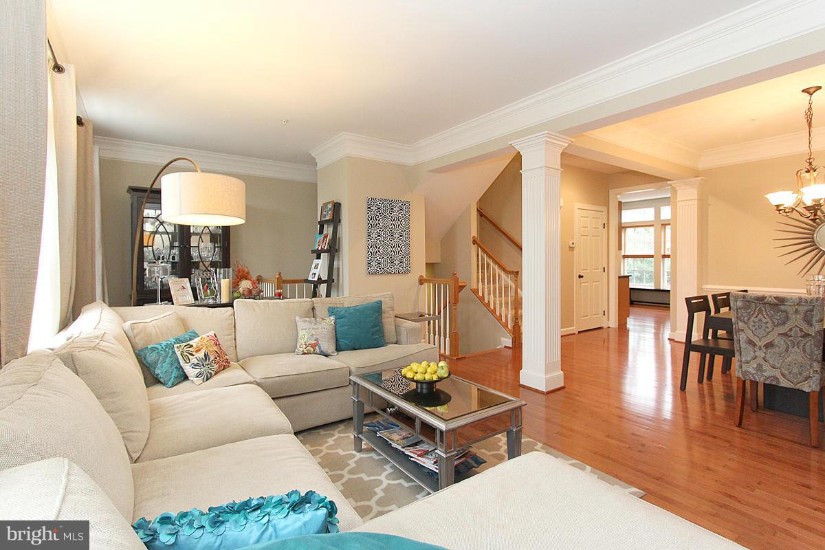 802 West Glebe Road Alexandria, VA 22305 - Photo 8 of 22 Living Room
