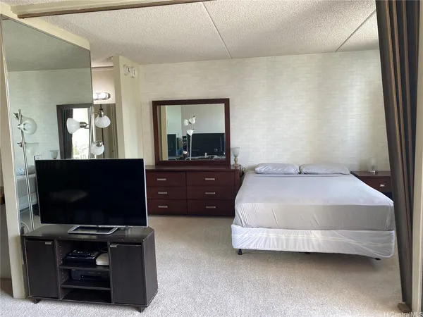 $2,000 | 2240 Kūhiō Avenue, Unit 1007, Honolulu, HI 96815