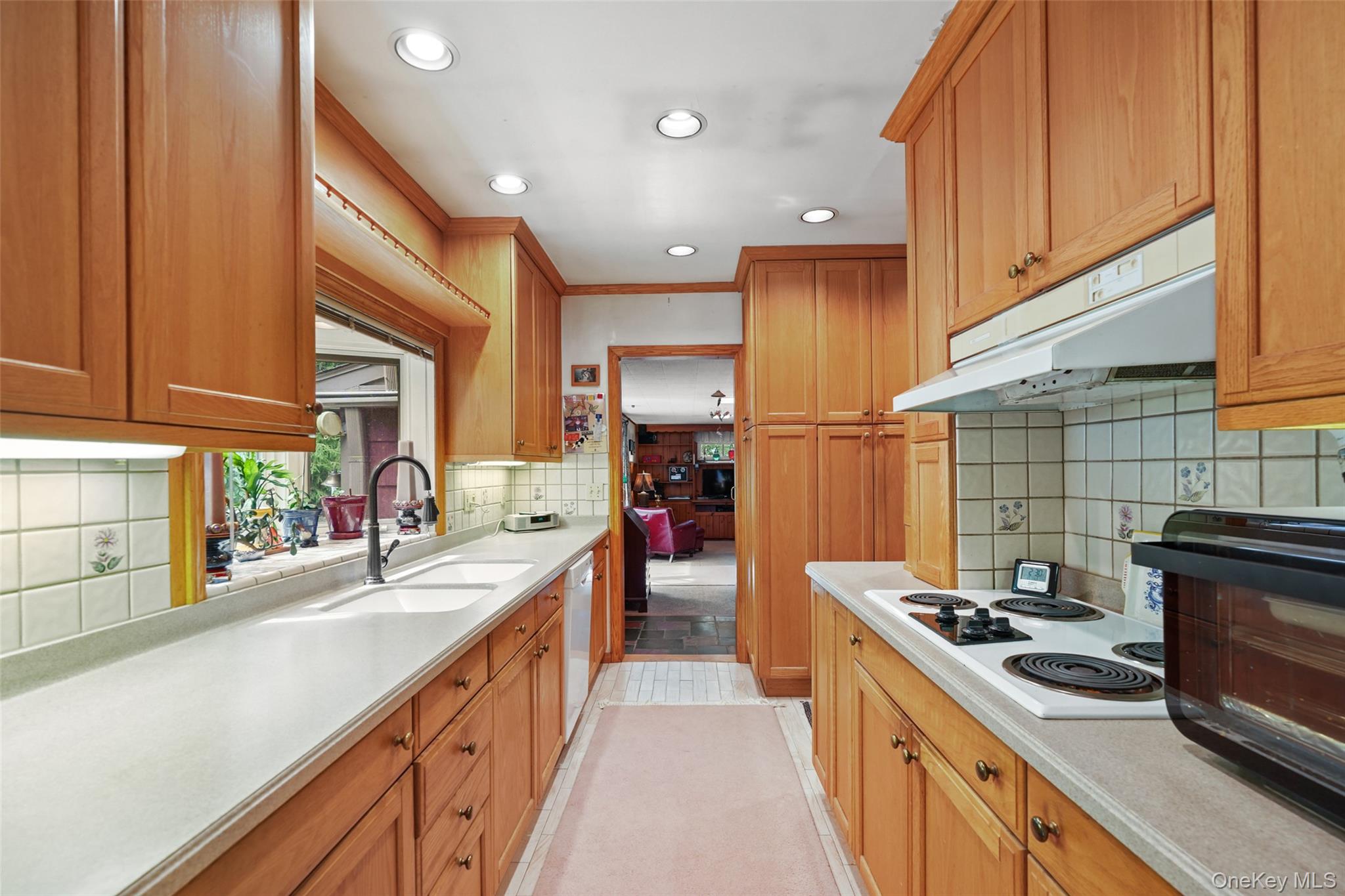 28 South Bedford Road Pound Ridge, NY 10576 - Photo 8 of 21 Gallery Image 8