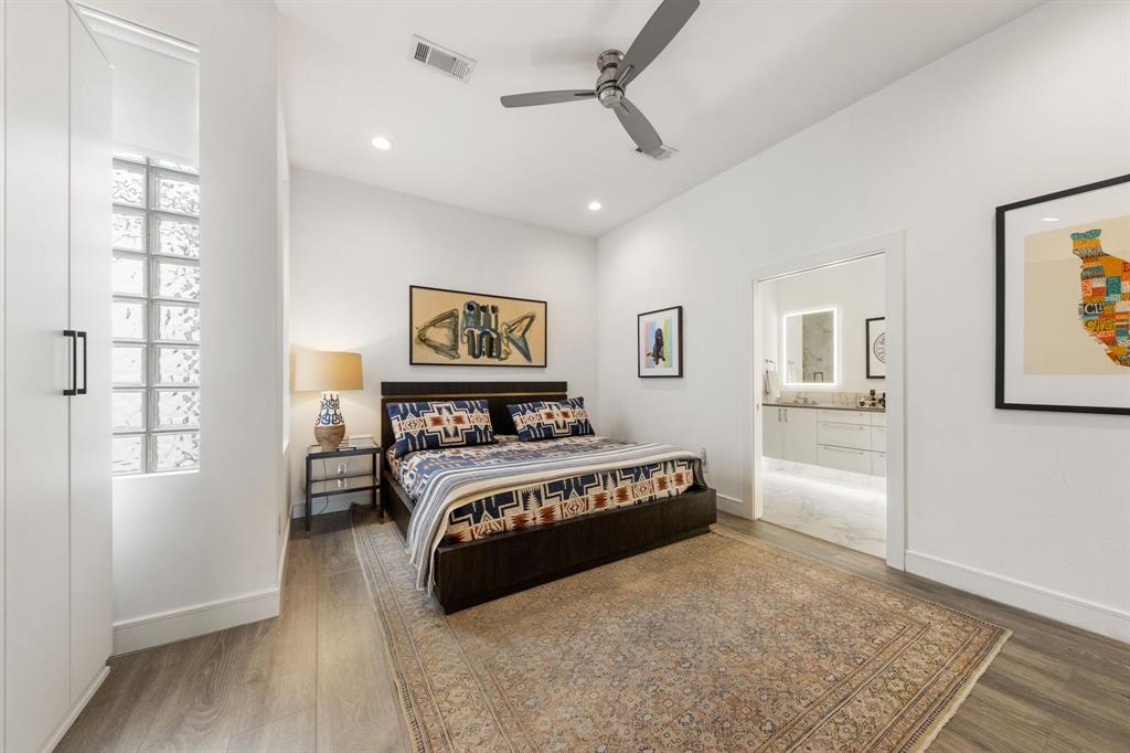 3880 Munger Avenue, Unit 2 Dallas, TX 75204 - Photo 19 of 29 a bedroom with a bed and a view of bathroom