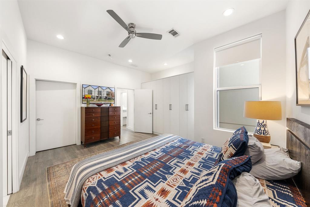 3880 Munger Avenue, Unit 2 Dallas, TX 75204 - Photo 21 of 29 a bed room with a bed and a lamp