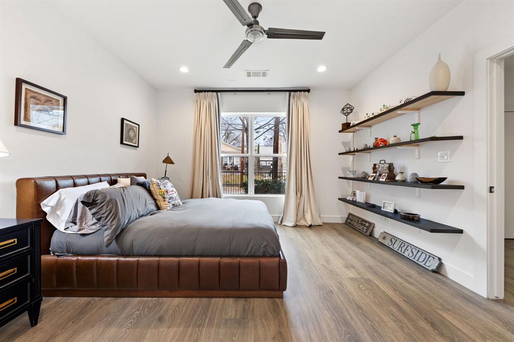 3880 Munger Avenue, Unit 2 Dallas, TX 75204 - Photo 25 of 29 a bedroom with bed and window
