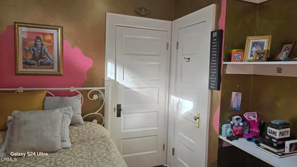 a sign that is sitting in the grass