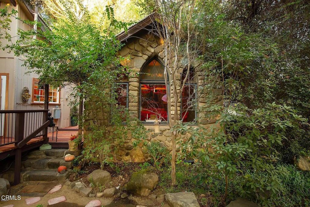 1450 McAndrew Road Ojai, CA 93023 - Photo 5 of 58 front view of a house