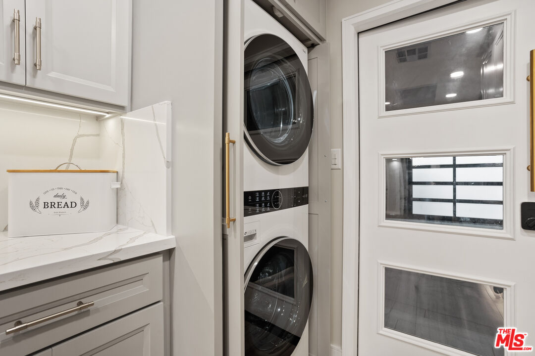 393 Allendale Road Pasadena, CA 91106 - Photo 18 of 75 a utility room with dryer and washer