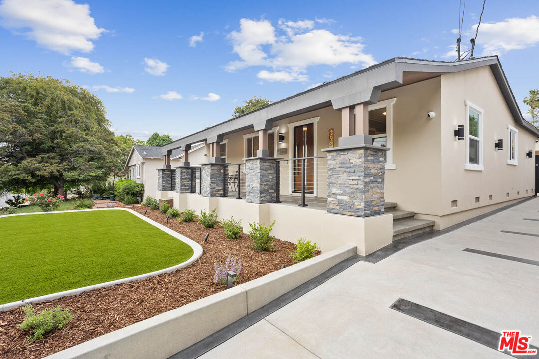 393 Allendale Road Pasadena, CA 91106 - Photo 4 of 75