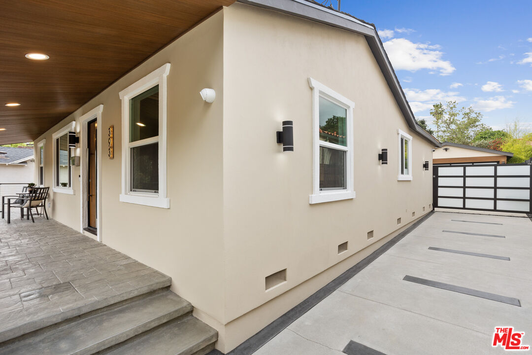 393 Allendale Road Pasadena, CA 91106 - Photo 5 of 75 a front view of a house with windows