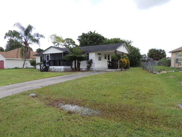 2637 Southwest Ace Road Port St. Lucie, FL 34953 - Photo 4 of 32 Side RIght