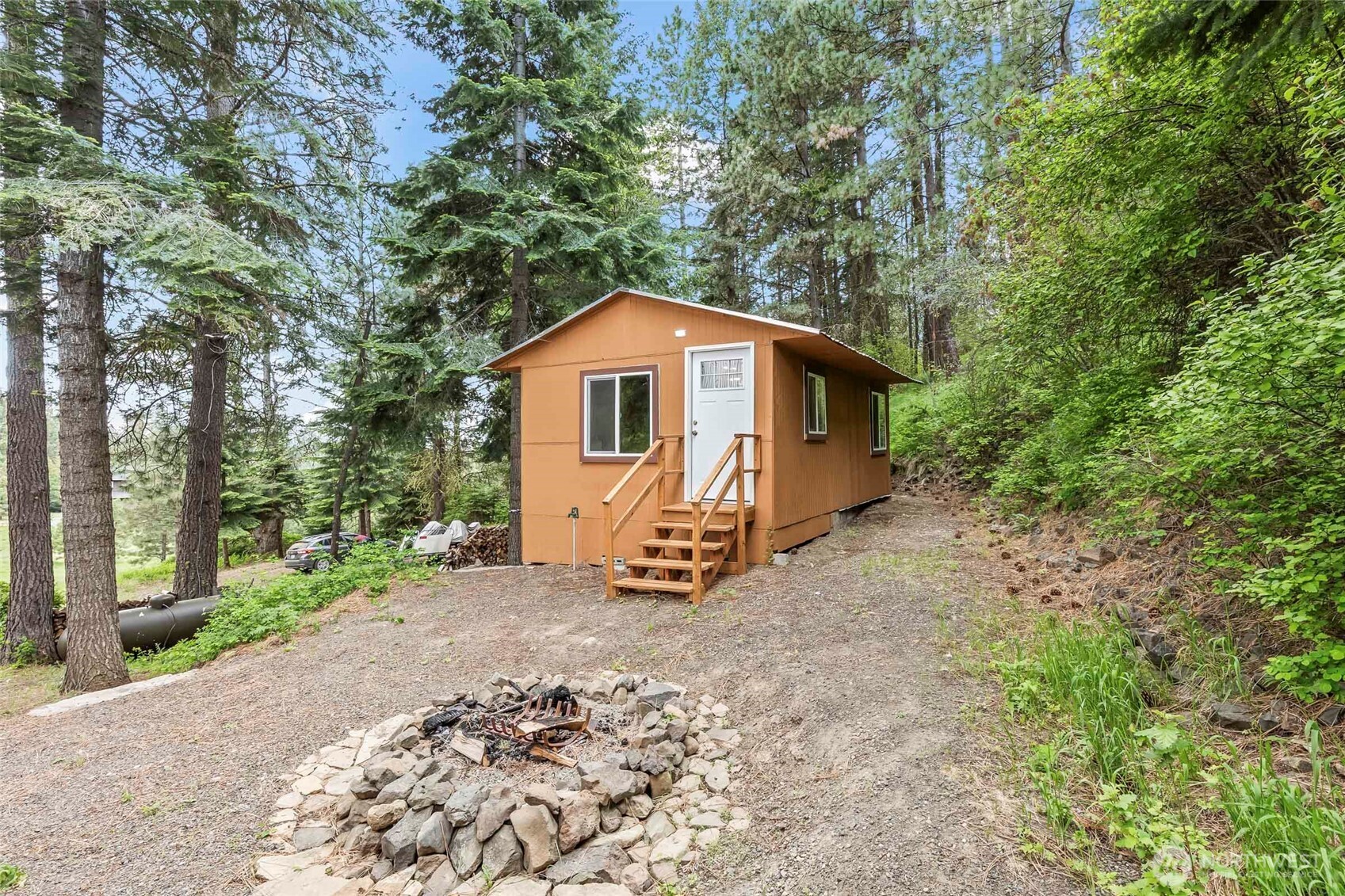 181 Elk Road Cle Elum, WA 98922 - Photo 15 of 31 a view of a small house with a tree in the background
