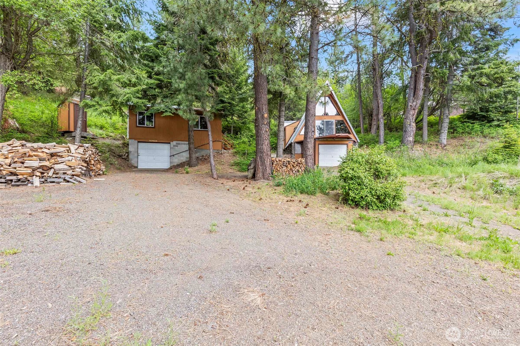 181 Elk Road Cle Elum, WA 98922 - Photo 22 of 31 front view of a house with a tree