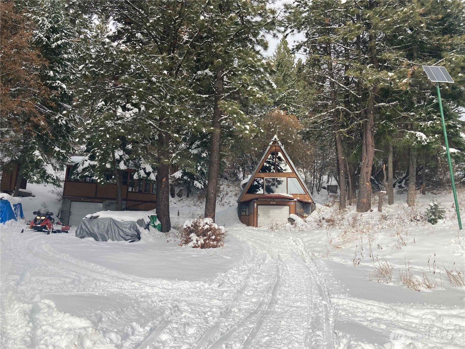 181 Elk Road Cle Elum, WA 98922 - Photo 30 of 31 a view of roof deck with table and chairs a fire pit and a large tree