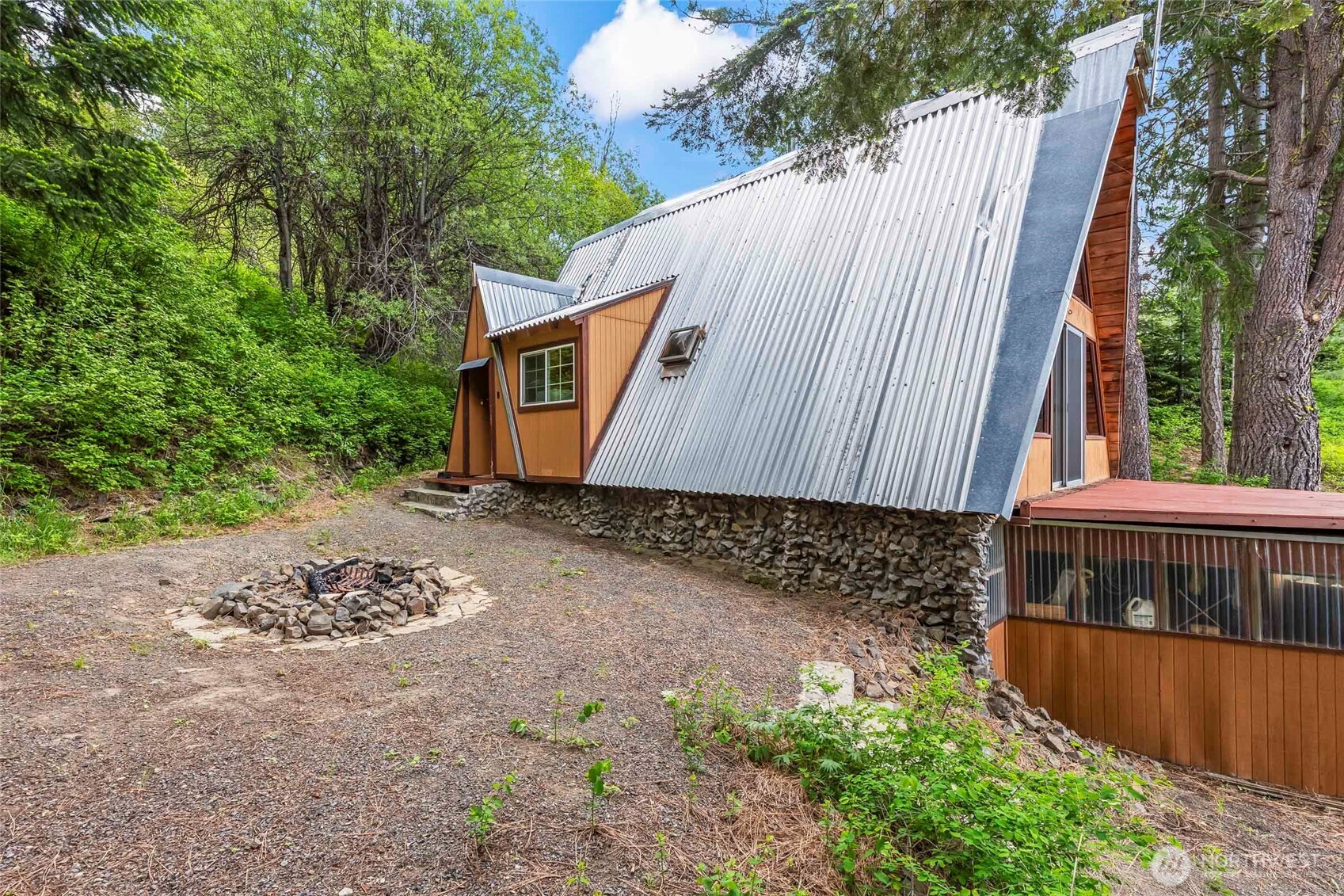 181 Elk Road Cle Elum, WA 98922 - Photo 3 of 31 a view of a house with a yard
