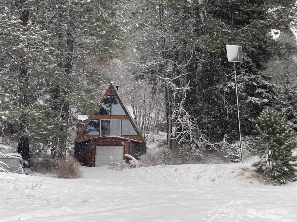 181 Elk Road Cle Elum, WA 98922 - Photo 31 of 31 a front view of a house with a yard