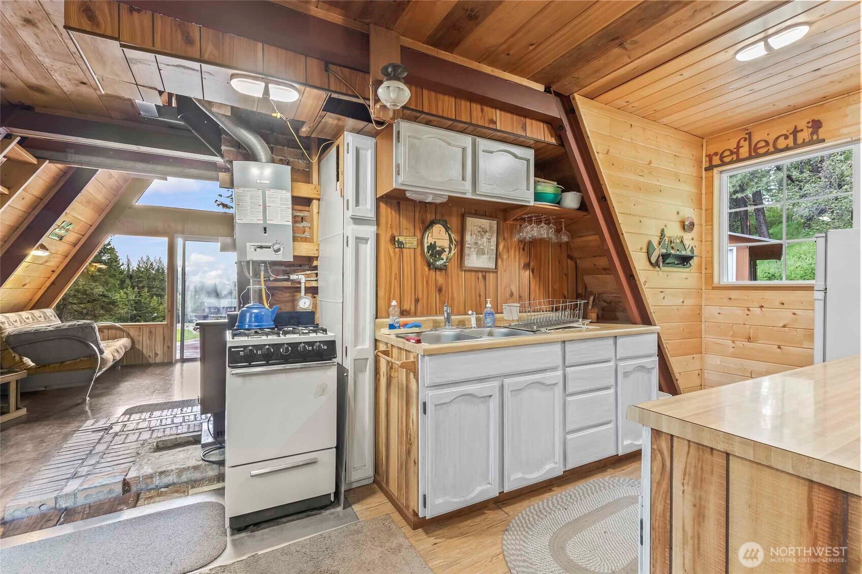 181 Elk Road Cle Elum, WA 98922 - Photo 6 of 31 a view of a kitchen with furniture and large window